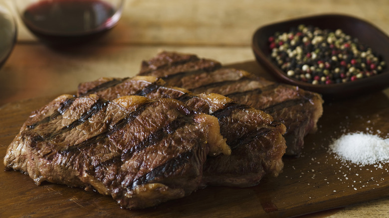 Grilled steak with seasoning