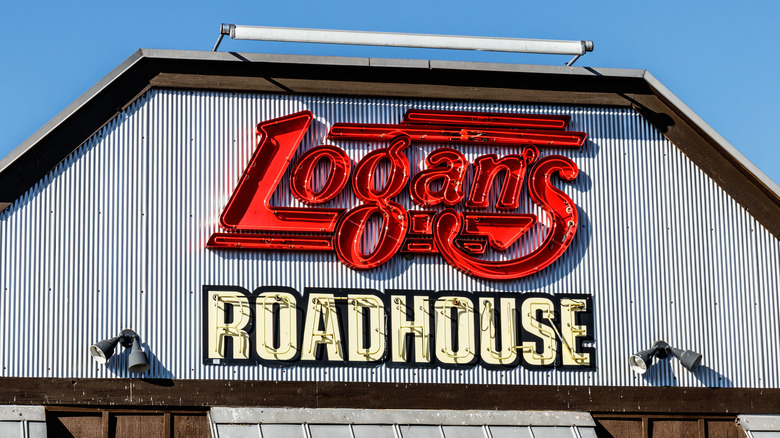 Logan's Roadhouse building sign