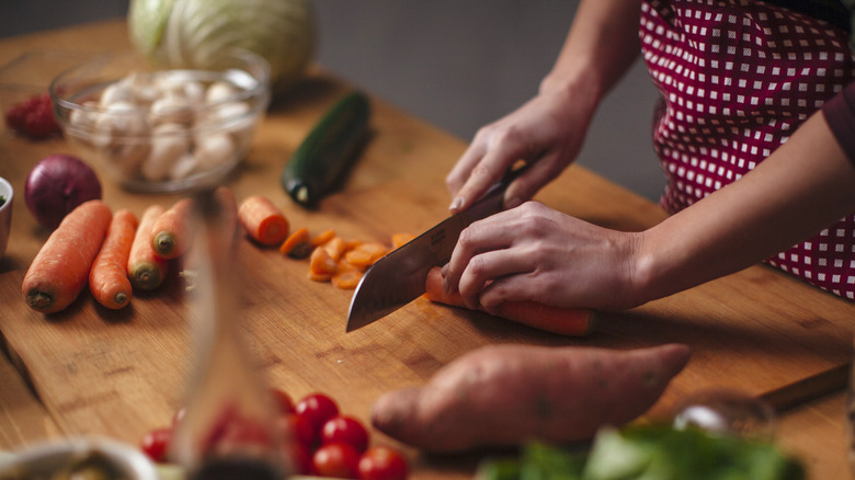 woman chopping vegetables