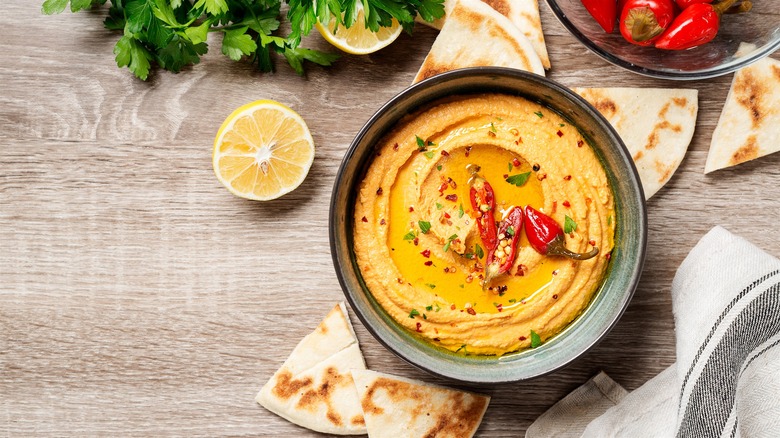 Roasted red pepper hummus