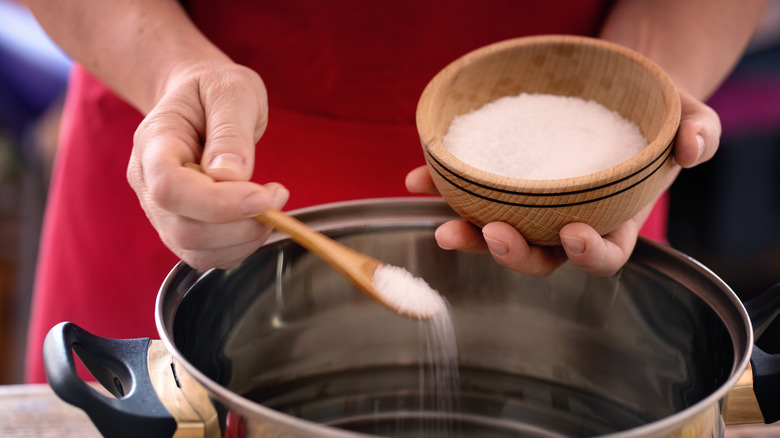 Seasoning water with salt