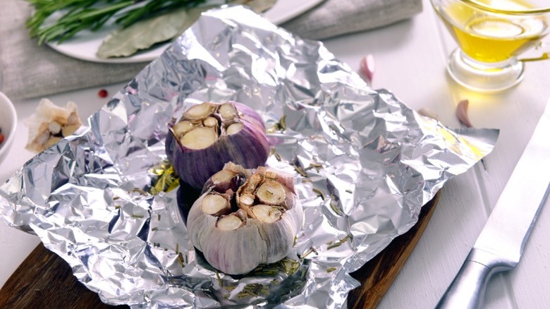 Garlic with oil and seasonings