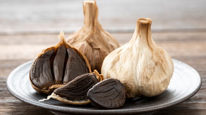 Fermented black garlic