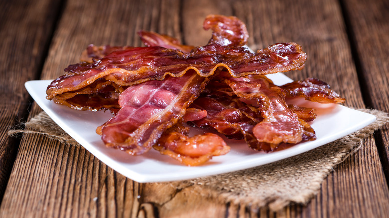 A plate of cooked bacon