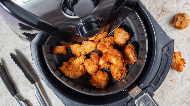 shaking air fryer basket