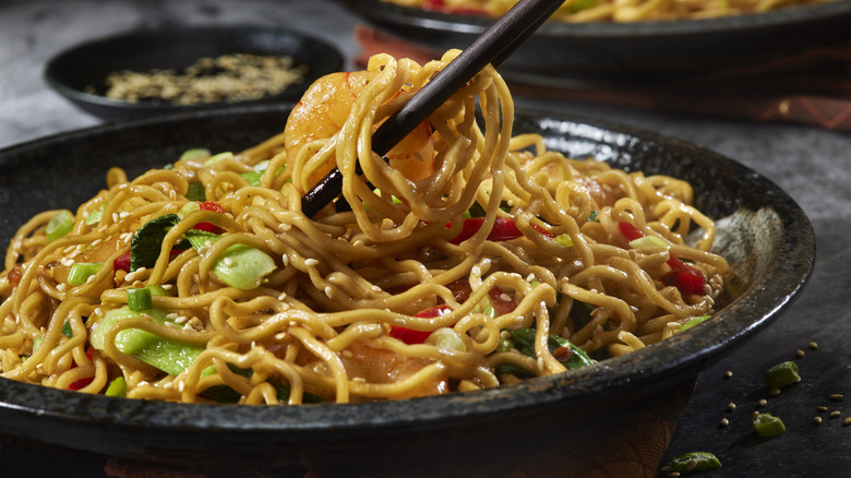 Stir-fried egg noodle dish 