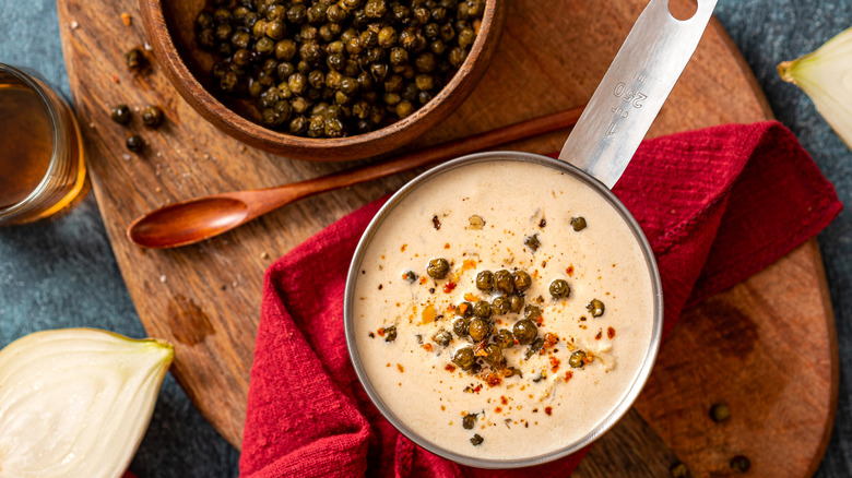 Green-pepper sauce with peppercorns