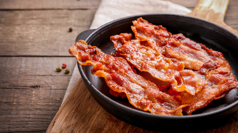 Crispy bacon in cast iron