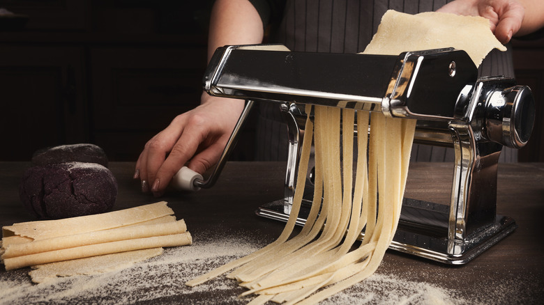 Fresh pasta roller 