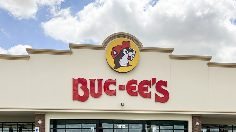 Buc-ee's exterior sign