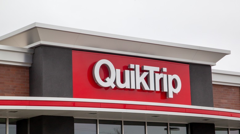 QuikTrip exterior sign