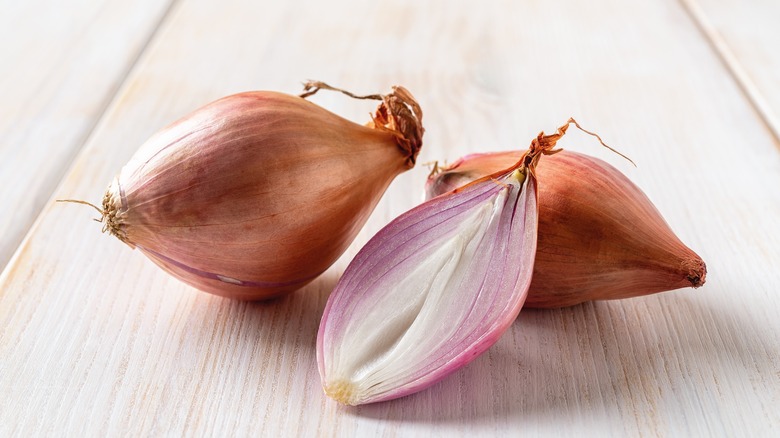 Fresh shallots sliced