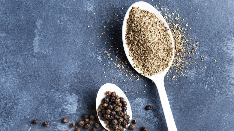 Crushed and whole peppercorns in spoons