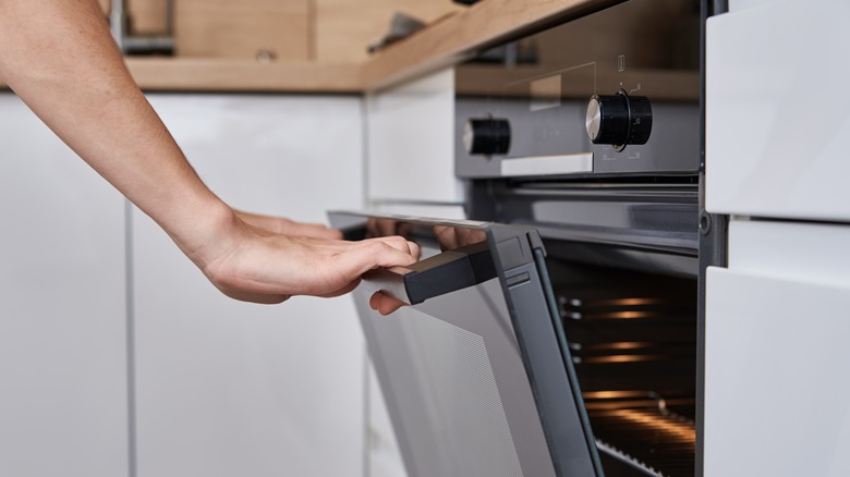 Hand opening oven door