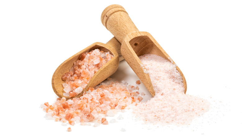 Himalayan salts wooden scoopers