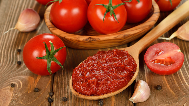 Tomatoes and tomato paste