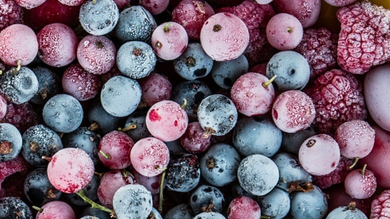 many frozen berries