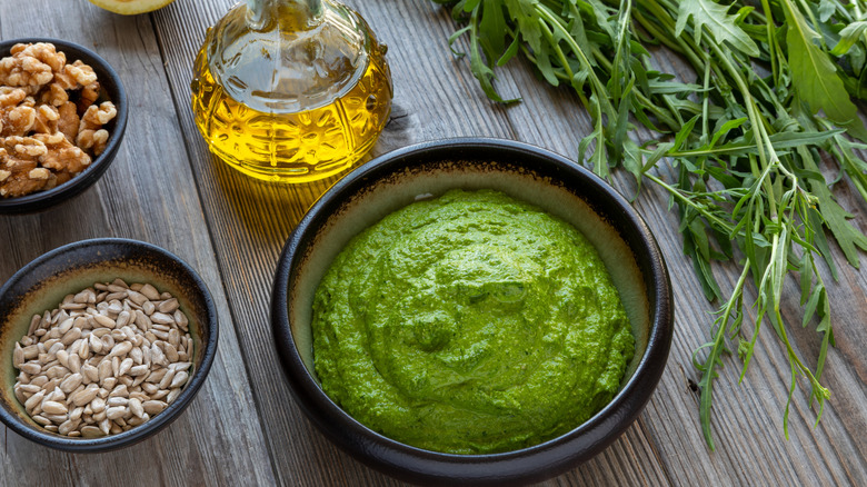 Walnut arugula pesto with walnuts and oil