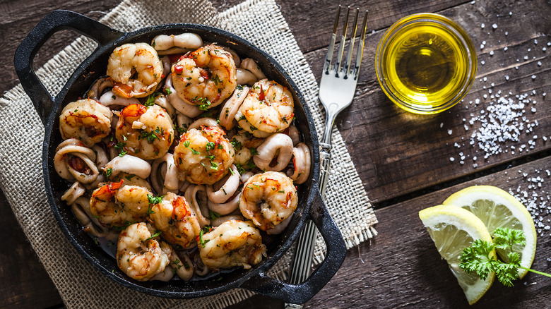 garlic calamari shrimp with wine