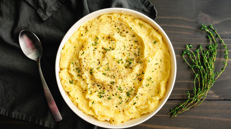 Mashed potatoes with herbs