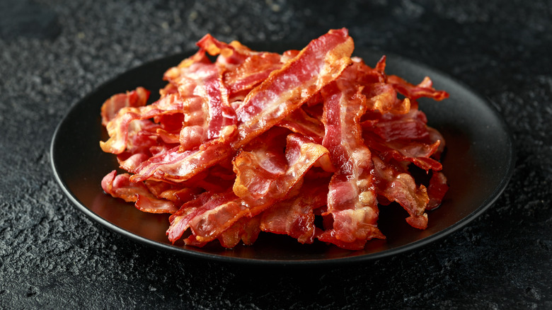 Crispy bacon black plate