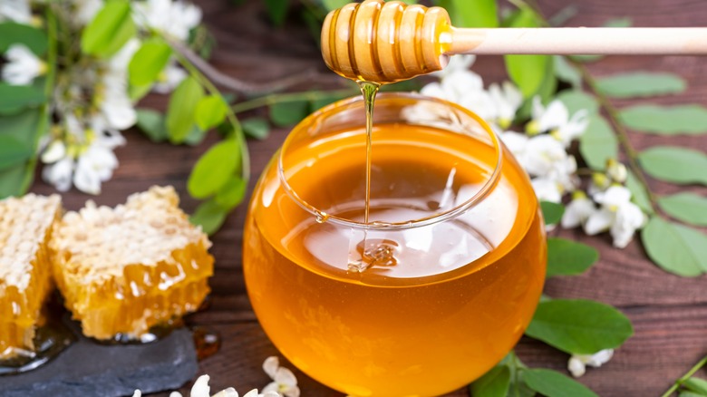 Honey jar drizzle