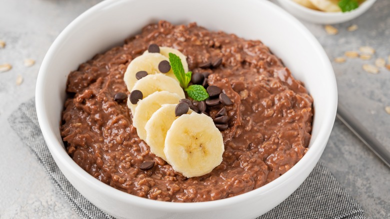 Chocolate oatmeal with bananas