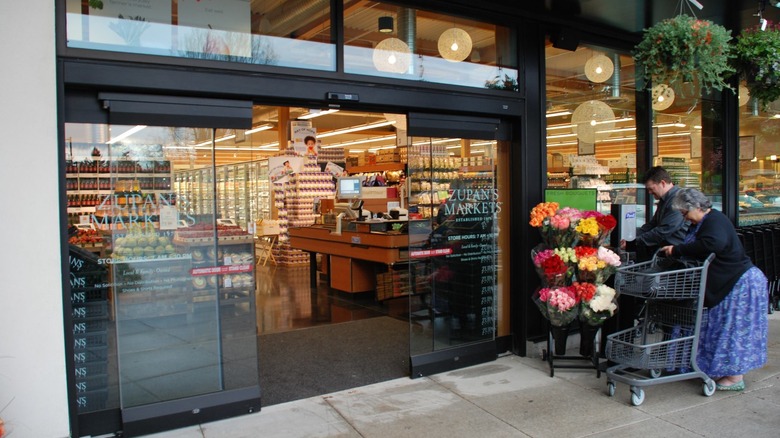 customers outside Zupan's grocery store