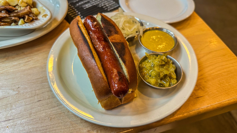 hoyt dog at Mile End deli