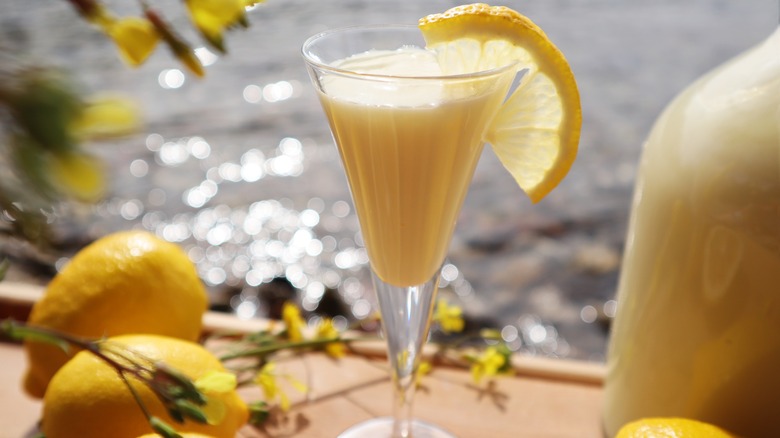 Frozen limoncello cocktail