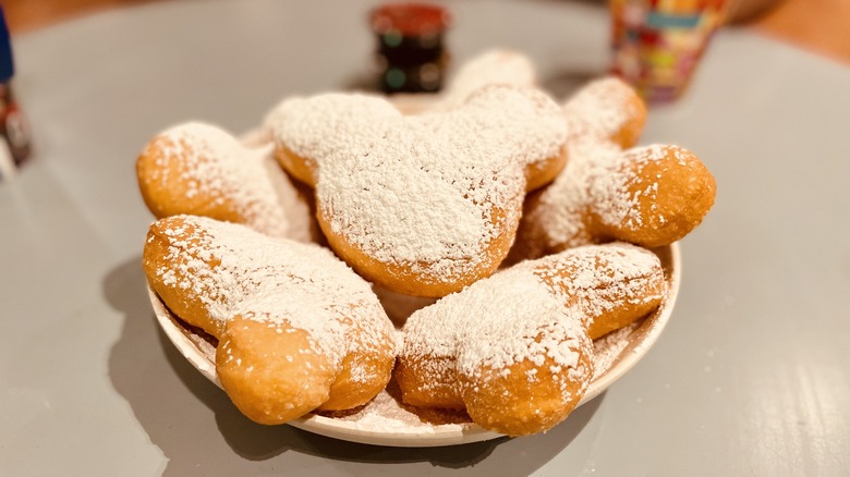 Mickey beignets with sugar