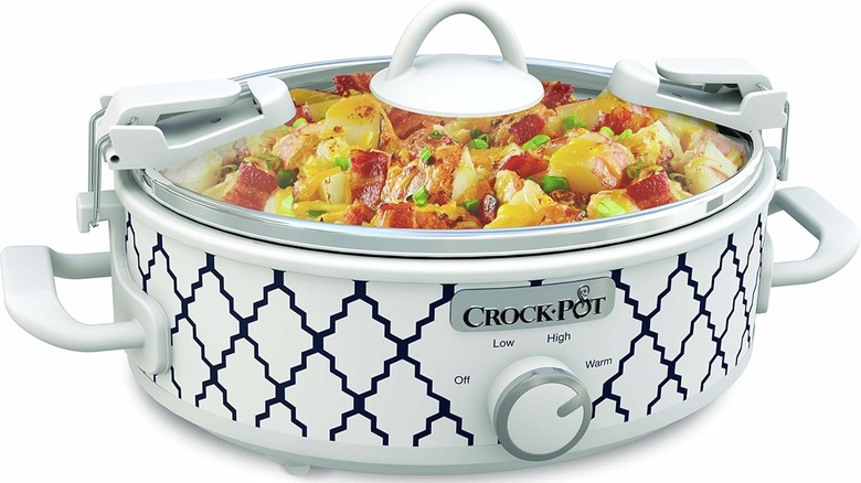 casserole Crock-Pot with white and blue diamond design