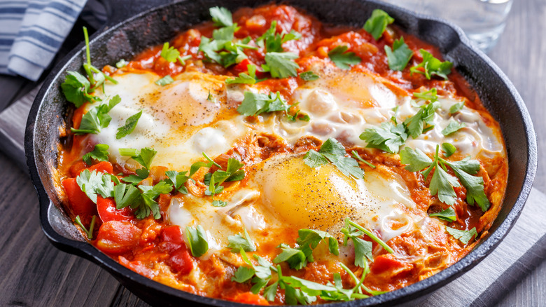 shakshuka egg tomato dish