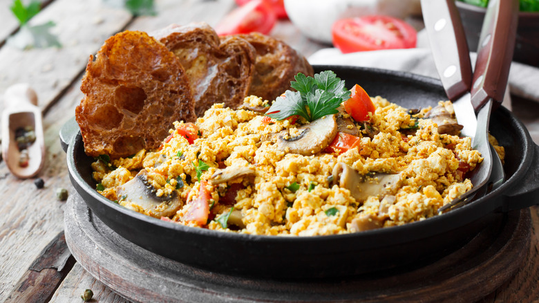 Tofu breakfast scramble 