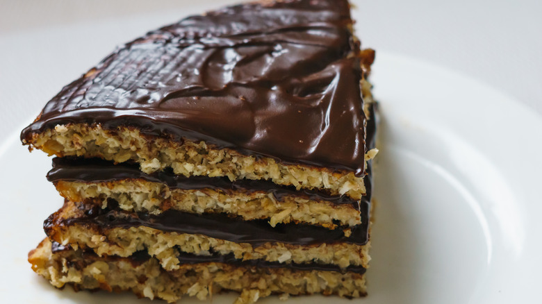 Dark chocolate cake with nuts