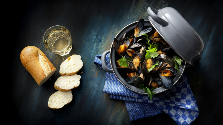 Mussels in pot