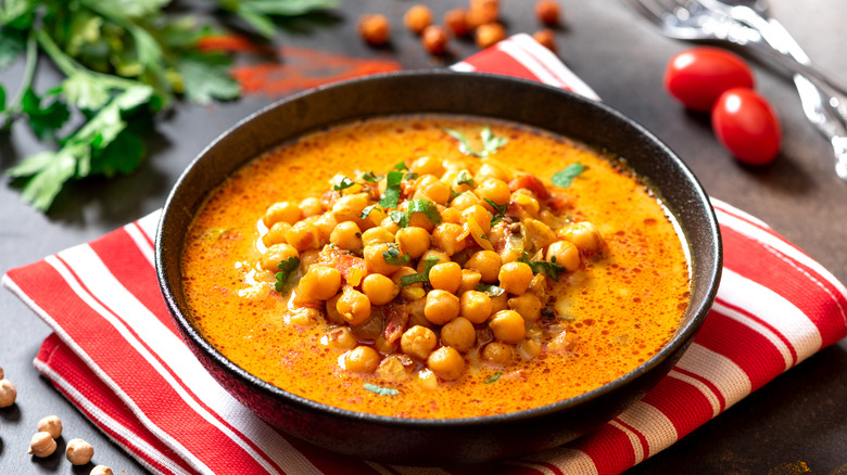 Chickpea curry bowl red 