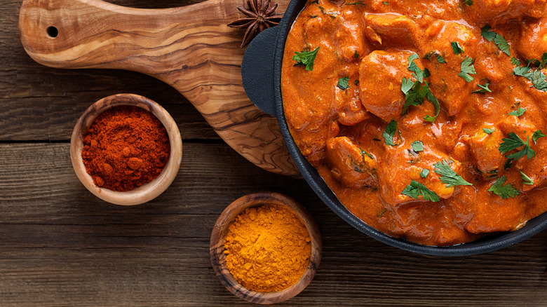 Tikka masala cast iron wood