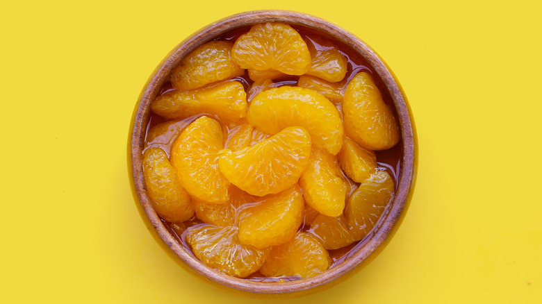 Bowl of canned mandarin oranges