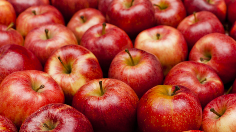 Pile of red apples