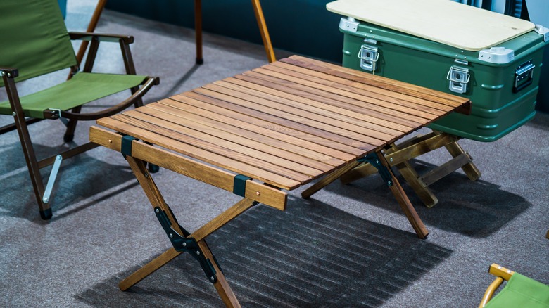 Collapsible wood camp table