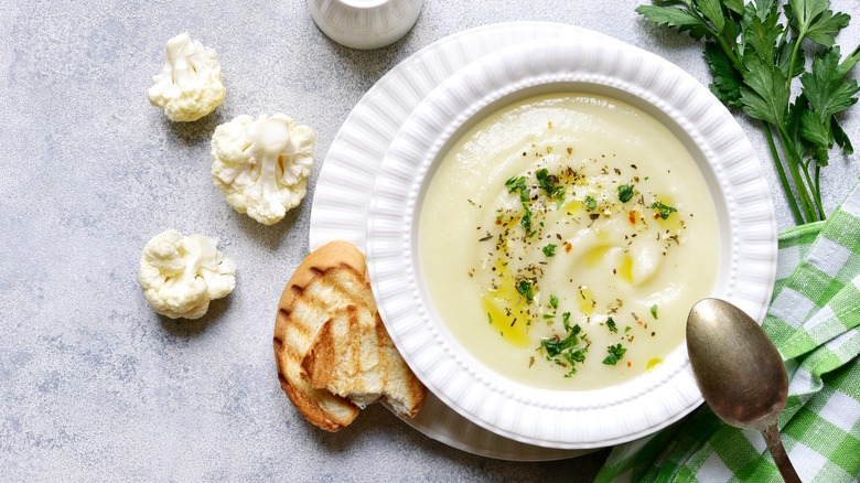 Creamy cauliflower soup