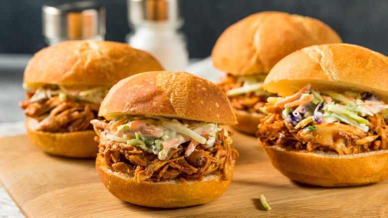 barbecue pulled chicken sliders