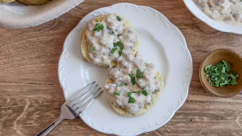 biscuits with sausage gravy