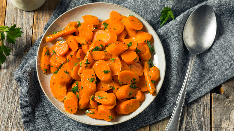 Carrots with parsley and butter 