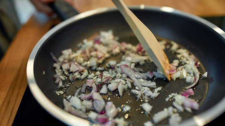 Pan with sautéed onion 