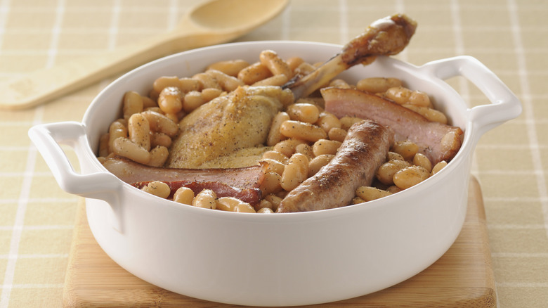 Cassoulet portion in pot