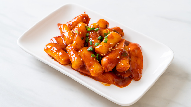 plate of tteokbokki