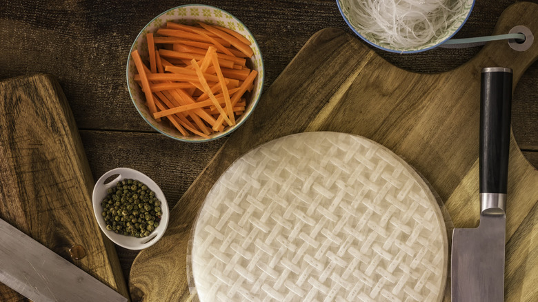 rice paper roll fillings with knife