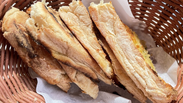 Basket of bolo de caco